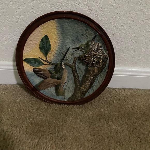 Second Nature Design Wildlife Collectibles Signed Hummingbird 3D Wall Plate 8.5” - Picture 3 of 12